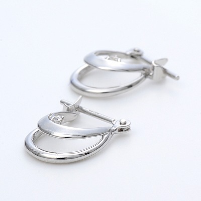 ホワイトゴールドピアス