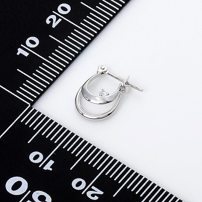 ホワイトゴールドピアス