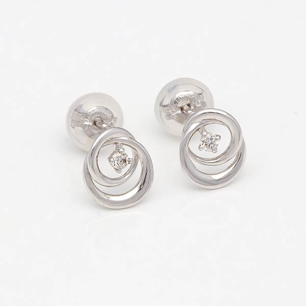 ホワイトゴールドピアス