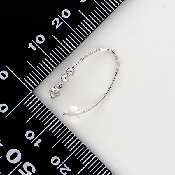 ホワイトゴールドピアス