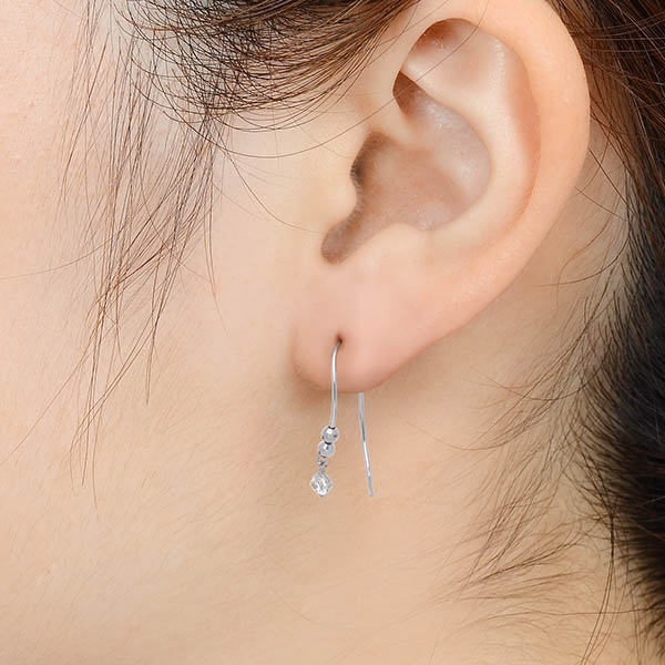 ホワイトゴールドピアス