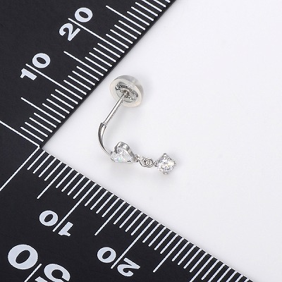 ホワイトゴールドピアス