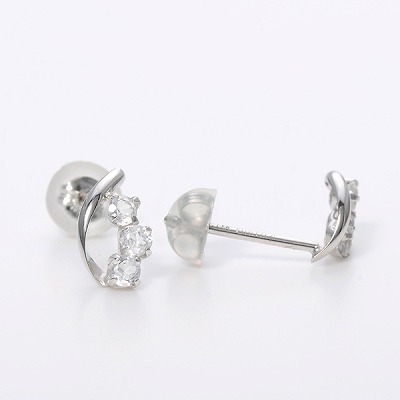 ホワイトゴールドピアス