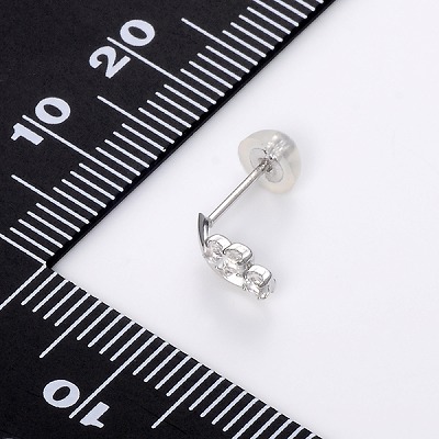 ホワイトゴールドピアス