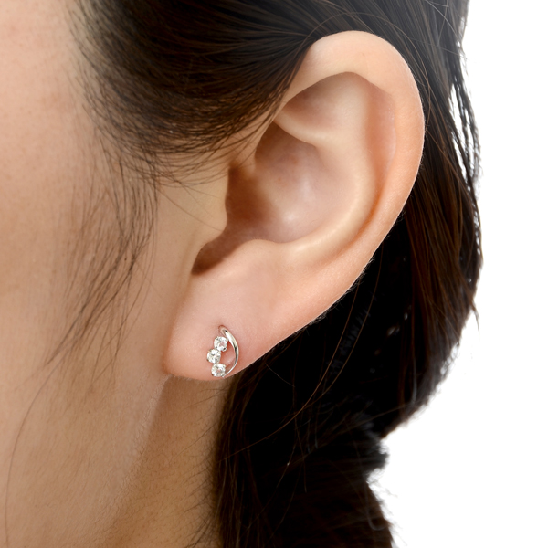 ホワイトゴールドピアス