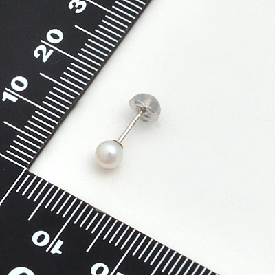 ホワイトゴールドピアス