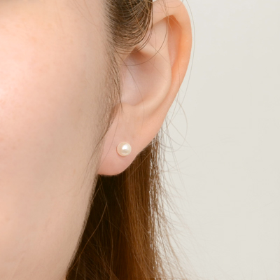 ホワイトゴールドピアス