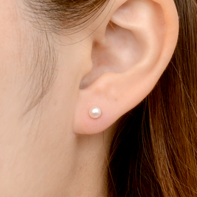 ホワイトゴールドピアス