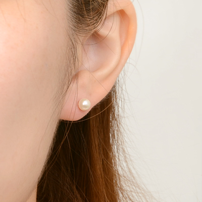 ホワイトゴールドピアス