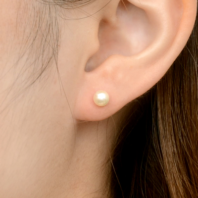 ホワイトゴールドピアス