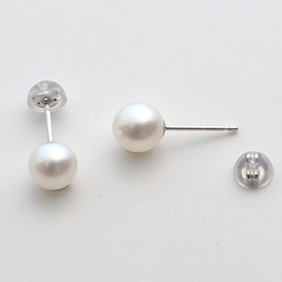 ホワイトゴールドピアス