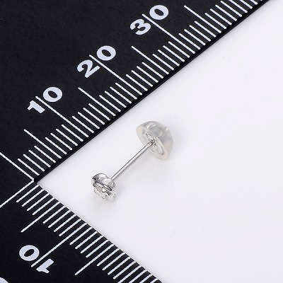 ホワイトゴールドピアス