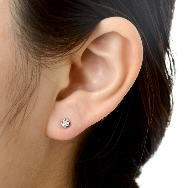 ホワイトゴールドピアス