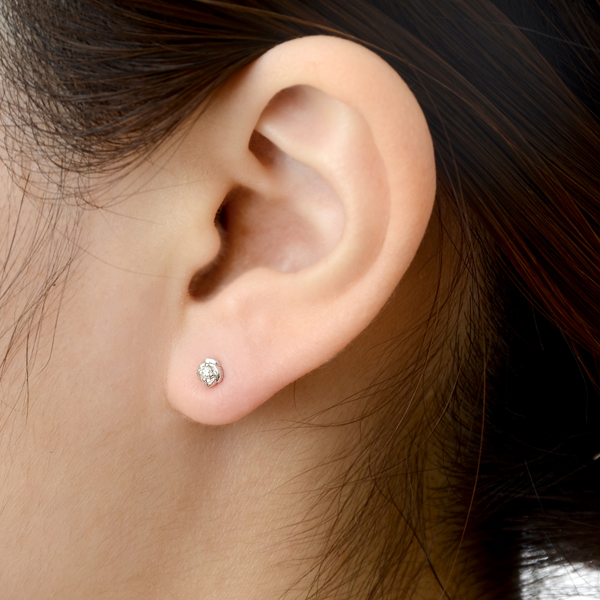 ホワイトゴールドピアス