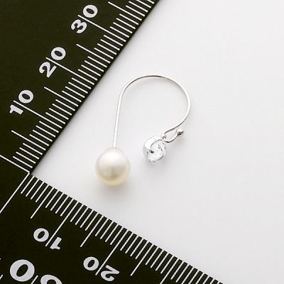 ホワイトゴールドピアス