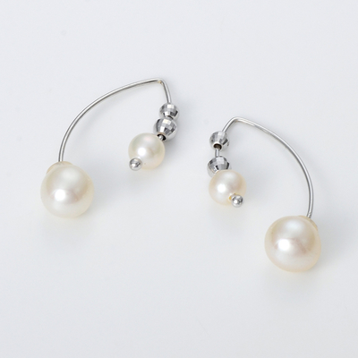 ホワイトゴールドピアス