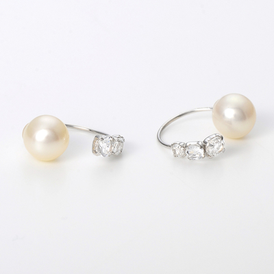 ホワイトゴールドピアス