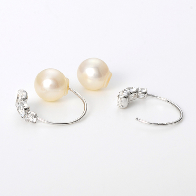 ホワイトゴールドピアス