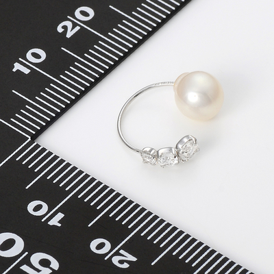 ホワイトゴールドピアス