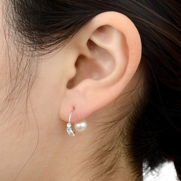 ホワイトゴールドピアス