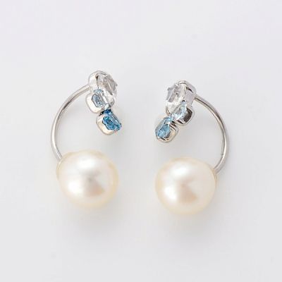 ホワイトゴールドピアス