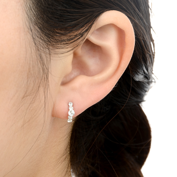 ホワイトゴールドピアス