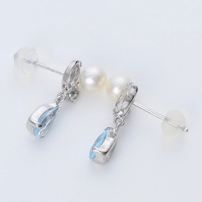 ホワイトゴールドピアス