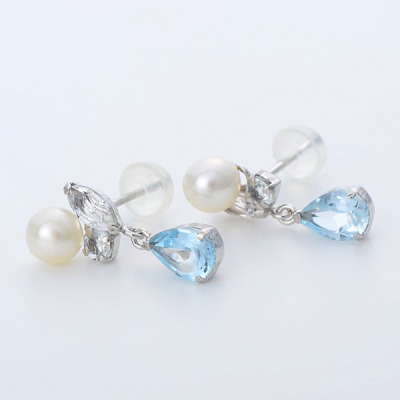 ホワイトゴールドピアス