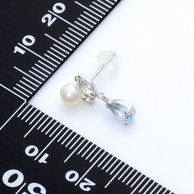 ホワイトゴールドピアス