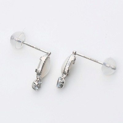 ホワイトゴールドピアス