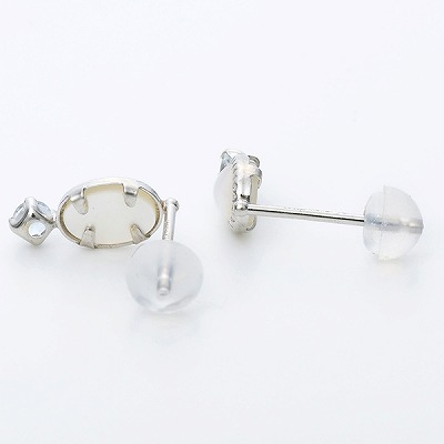 ホワイトゴールドピアス