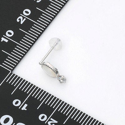 ホワイトゴールドピアス