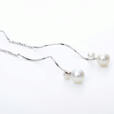 ホワイトゴールドピアス