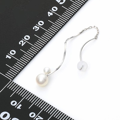 ホワイトゴールドピアス