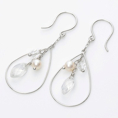 ホワイトゴールドピアス