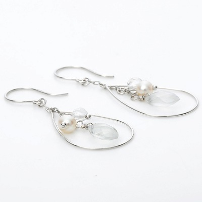 ホワイトゴールドピアス