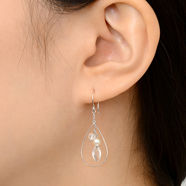 ホワイトゴールドピアス