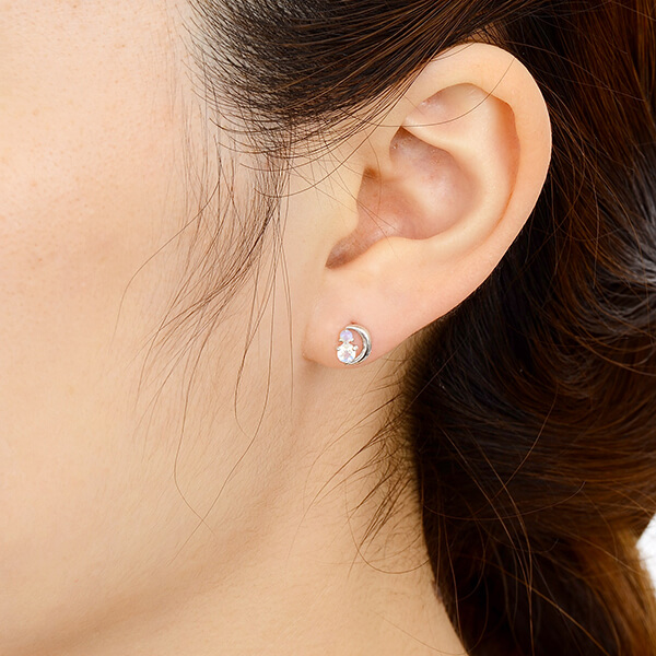 ホワイトゴールドピアス