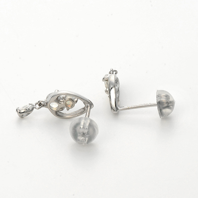 ホワイトゴールドピアス