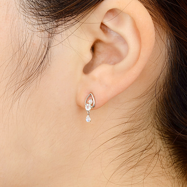 ホワイトゴールドピアス