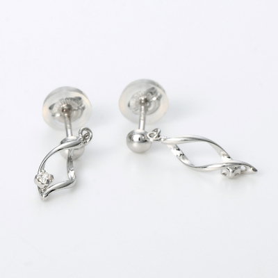 ホワイトゴールドピアス