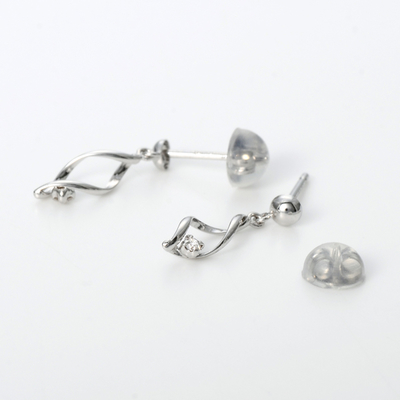 ホワイトゴールドピアス