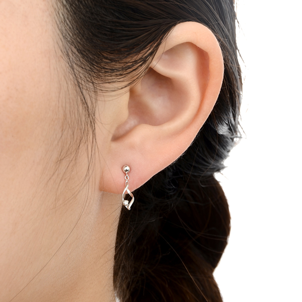 ホワイトゴールドピアス