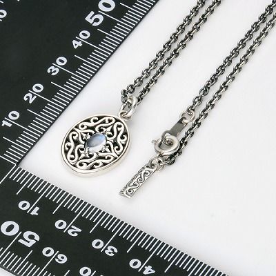 シルバーネックレス