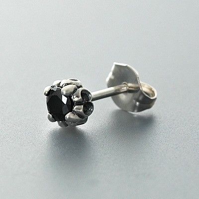 シルバースタッドピアス