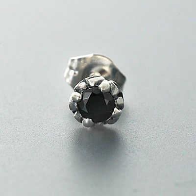 シルバースタッドピアス