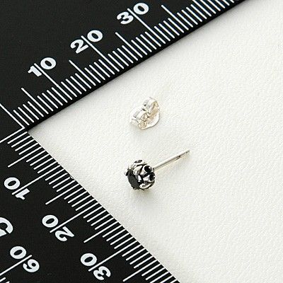 シルバースタッドピアス
