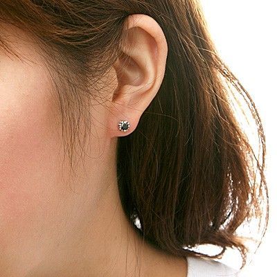 シルバースタッドピアス