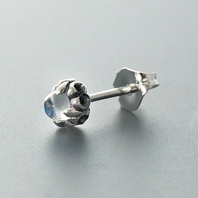 シルバースタッドピアス