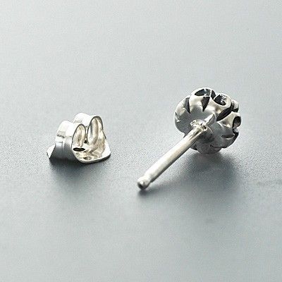 シルバースタッドピアス